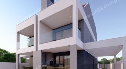 House T4 in Corroios of 114 m²