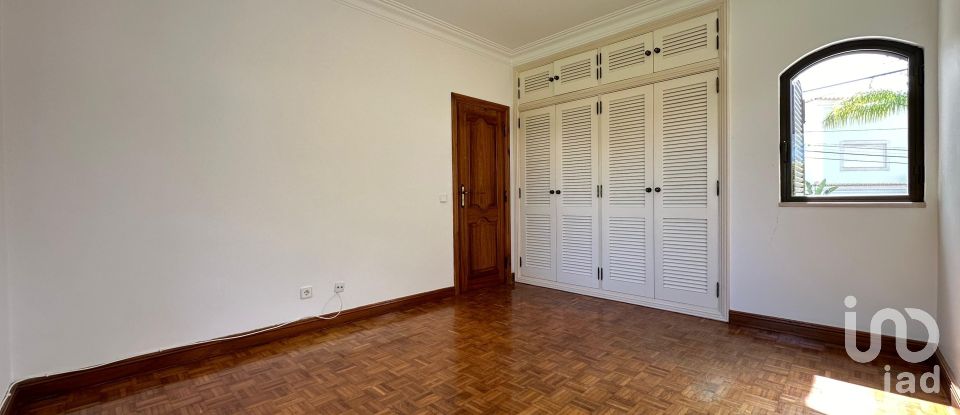 Maison T4 à Montenegro de 366 m²