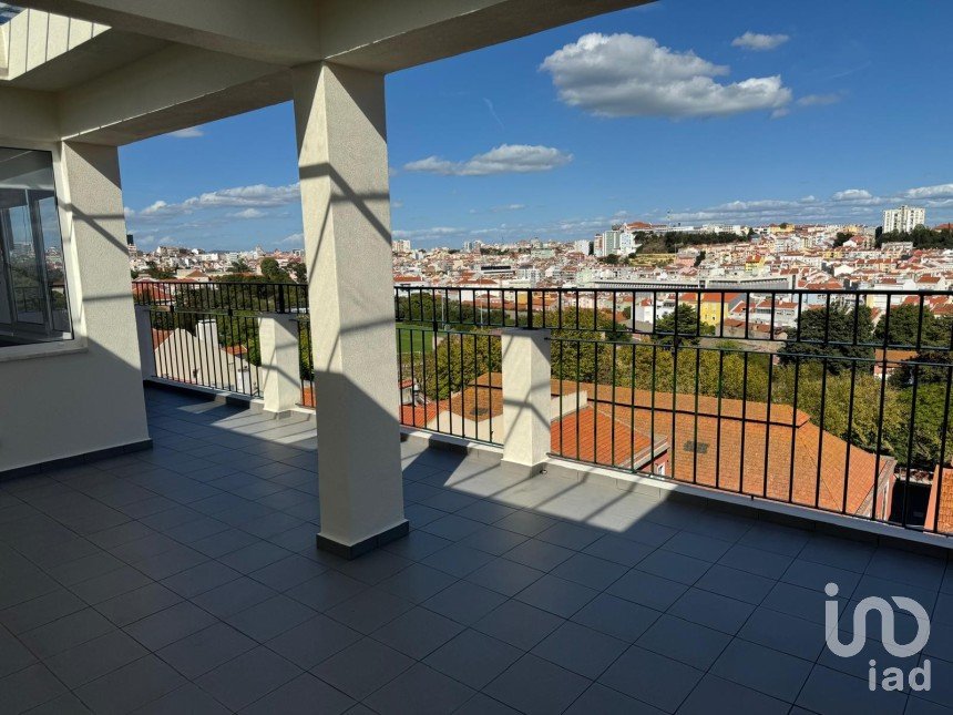 Apartment T3 in Arroios of 120 m²