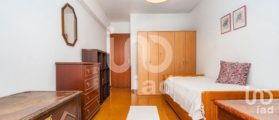 Apartamento T3 em Faro (Sé e São Pedro) de 100 m²