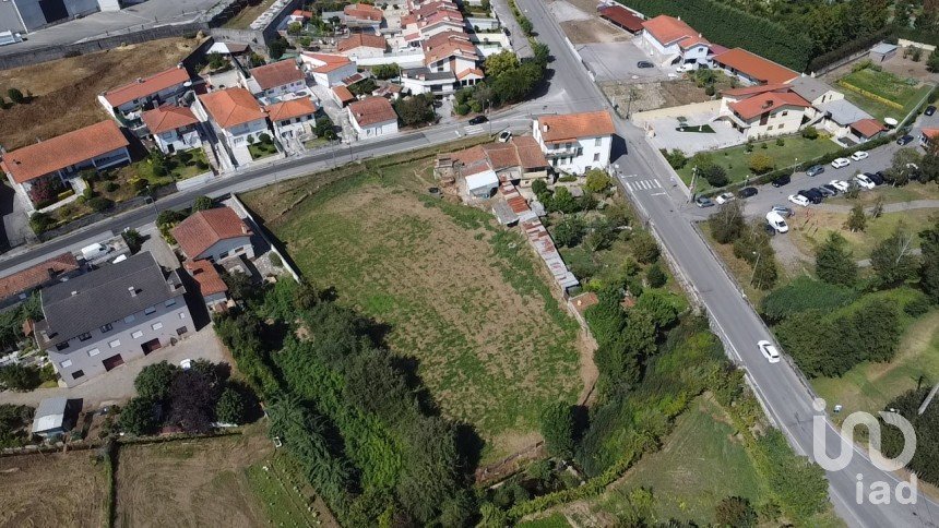 Building land in Oliveira de Azeméis, Santiago da Riba-Ul, Ul, Macinhata da Seixa e Madail of 2,228 m²