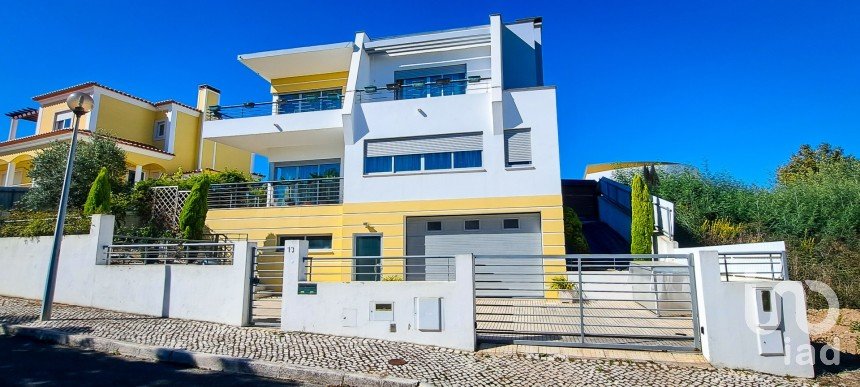 Casa tradicional T4 em Ramalhal de 304 m²