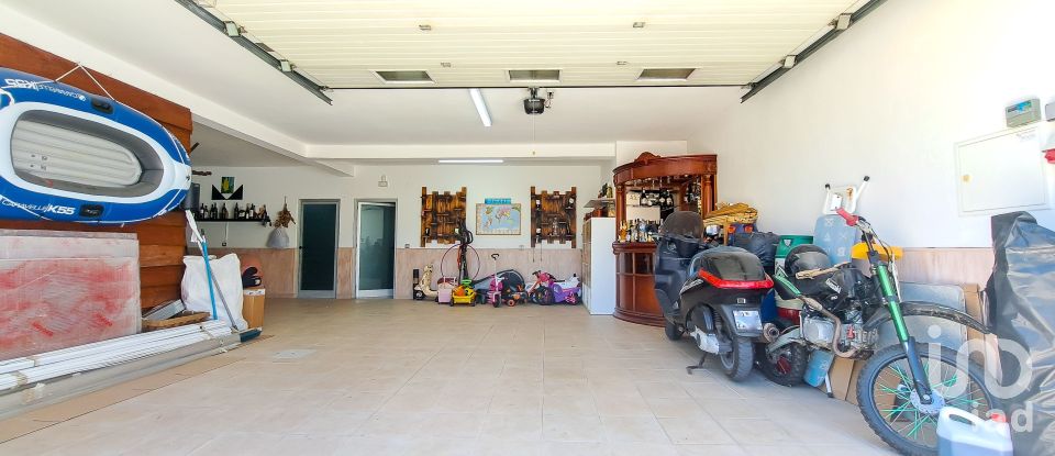 Casa tradicional T4 em Ramalhal de 304 m²