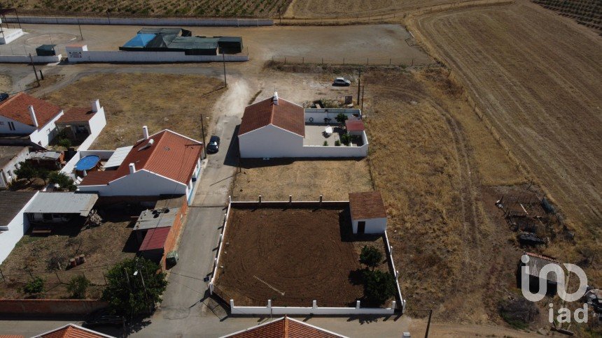 Terreno em São Manços e São Vicente do Pigeiro de 274 m²