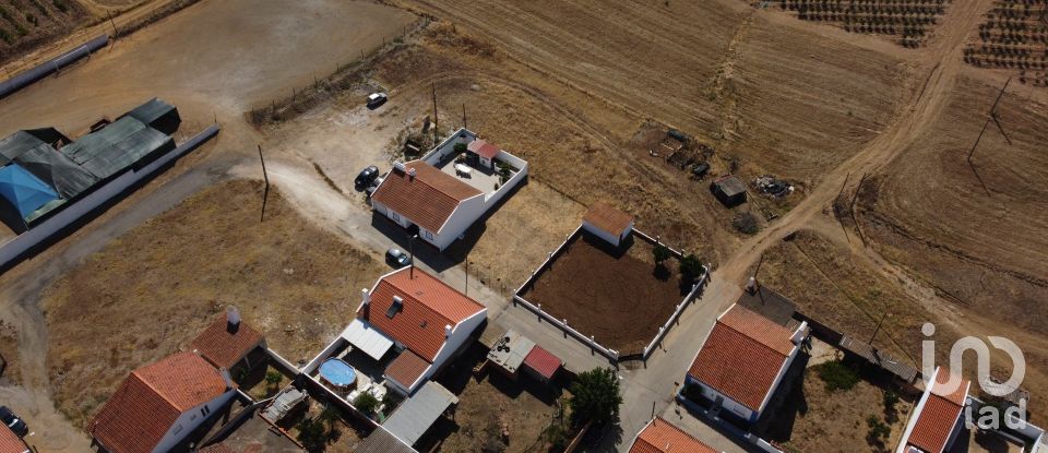 Terrain à São Manços e São Vicente do Pigeiro de 274 m²