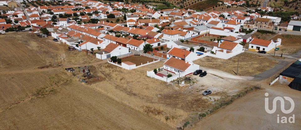 Terrain à São Manços e São Vicente do Pigeiro de 274 m²