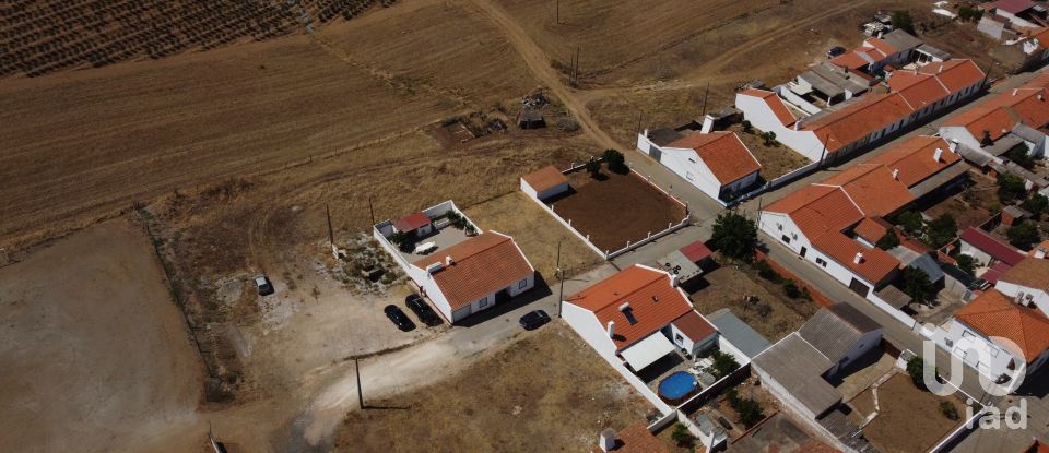 Terrain à São Manços e São Vicente do Pigeiro de 274 m²