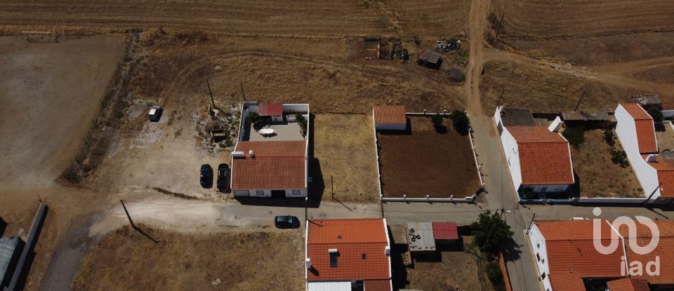 Terreno em São Manços e São Vicente do Pigeiro de 274 m²