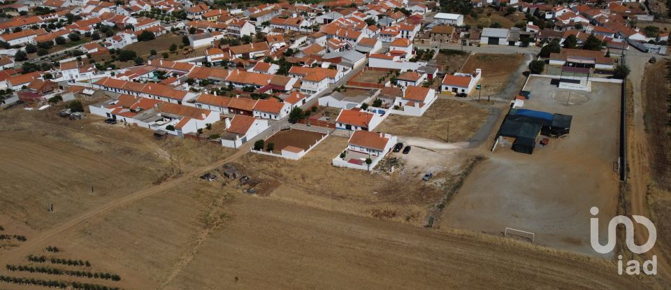 Terreno em São Manços e São Vicente do Pigeiro de 274 m²