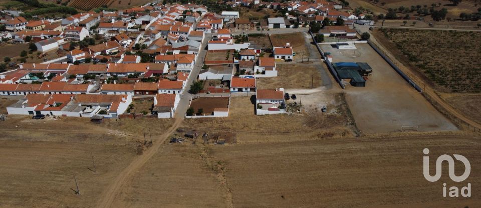 Terreno em São Manços e São Vicente do Pigeiro de 274 m²