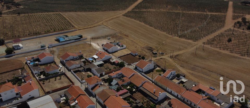 Terrain à São Manços e São Vicente do Pigeiro de 274 m²