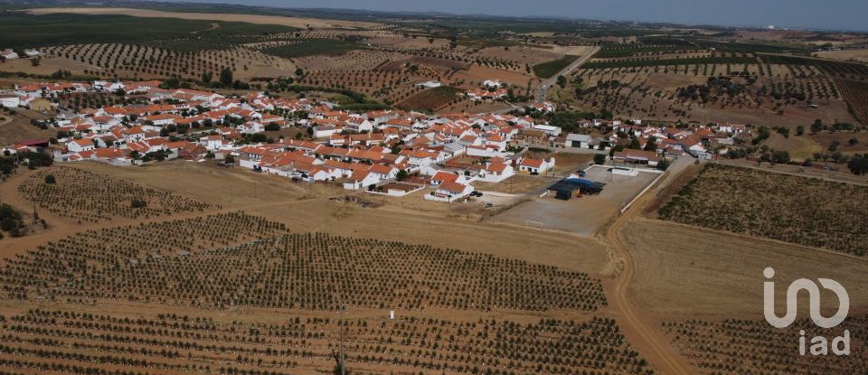 Terrain à São Manços e São Vicente do Pigeiro de 274 m²