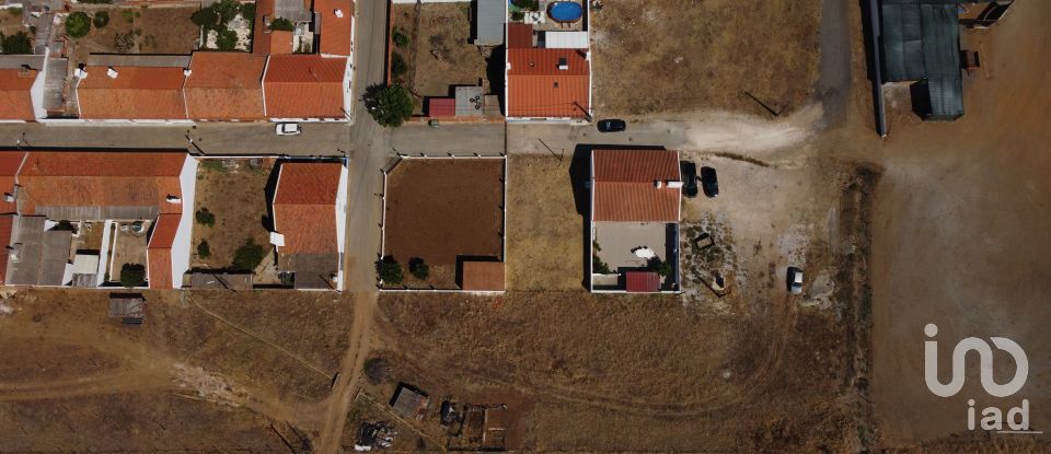 Terreno em São Manços e São Vicente do Pigeiro de 274 m²