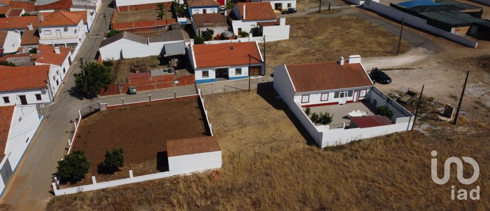 Terrain à São Manços e São Vicente do Pigeiro de 274 m²