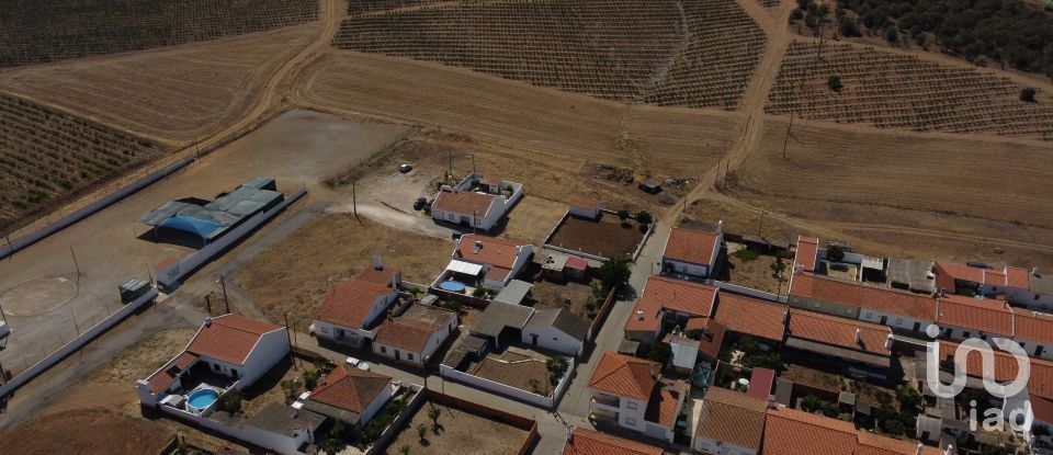 Terrain à São Manços e São Vicente do Pigeiro de 274 m²