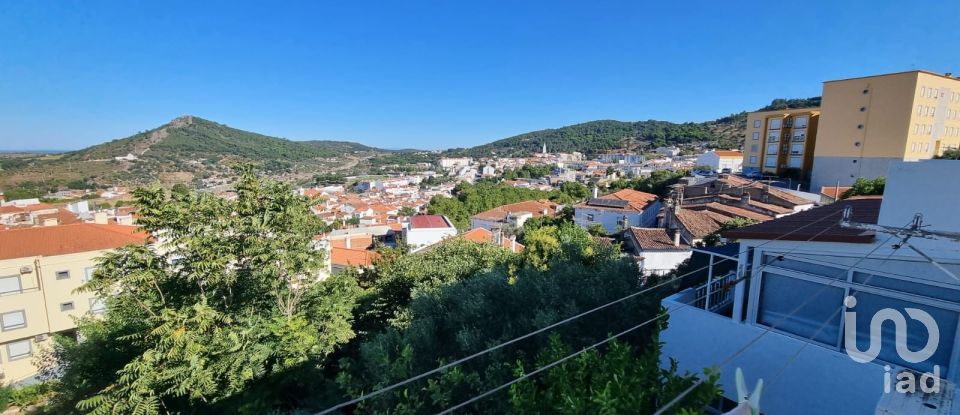 Town house T3 in Sé e São Lourenço of 148 m²