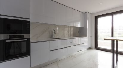 Apartment T4 in Santo António dos Olivais of 136 m²