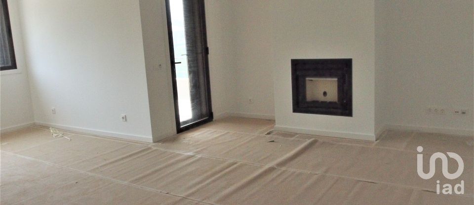 Appartement T4 à Santo António dos Olivais de 136 m²