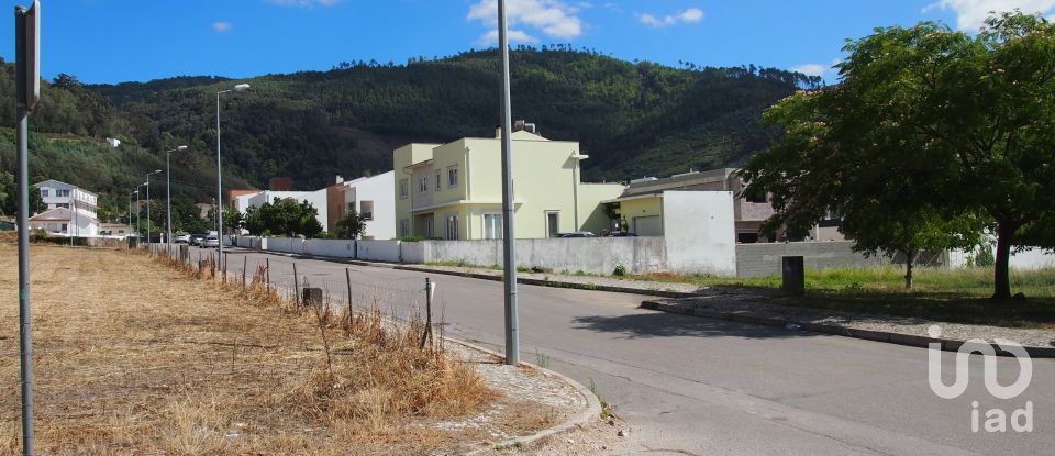 Terrain à Lousã e Vilarinho de 187 m²