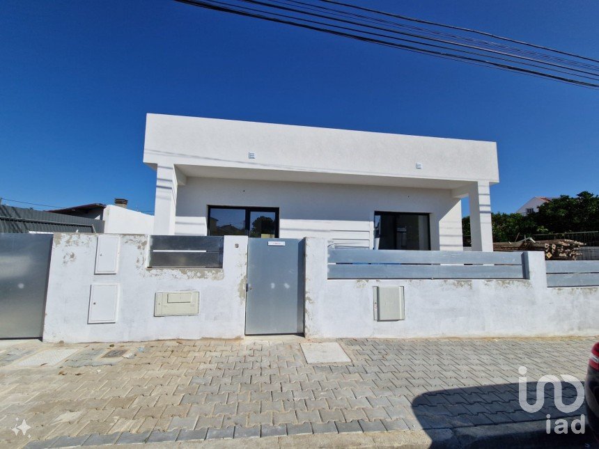 House T4 in Fernão Ferro of 142 m²