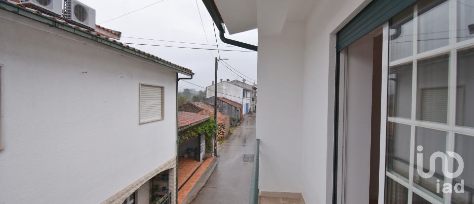 Casa T4 em Gândaras de 204 m²