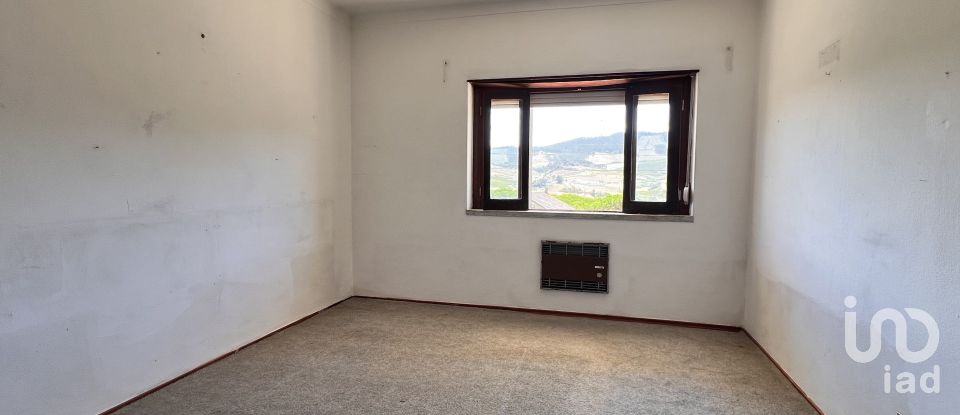 Casa tradicional T3 em Vila Verde dos Francos de 200 m²