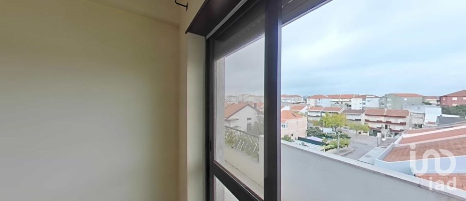 Apartment T3 in Laranjeiro e Feijó of 84 m²