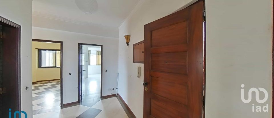 Apartment T3 in Laranjeiro e Feijó of 84 m²