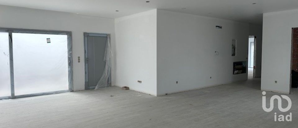 Habitação T3 em Monte Redondo e Carreira de 152 m²