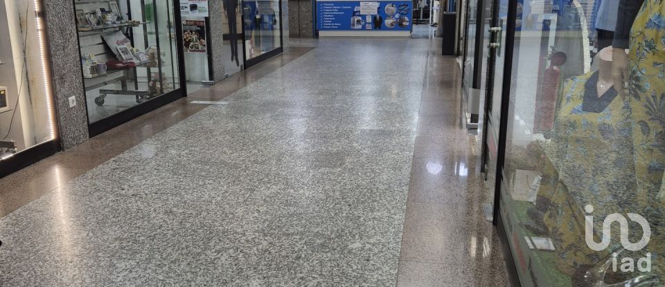 Loja / Estabelecimento Comercial em Alverca do Ribatejo e Sobralinho de 50 m²