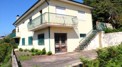 Lodge T4 in Foz do Sousa e Covelo of 398 m²