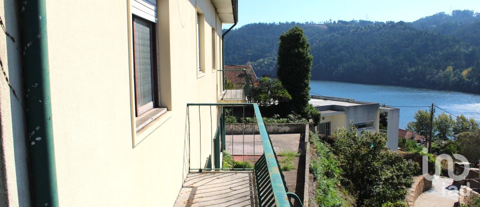 Lodge T4 in Foz do Sousa e Covelo of 398 m²