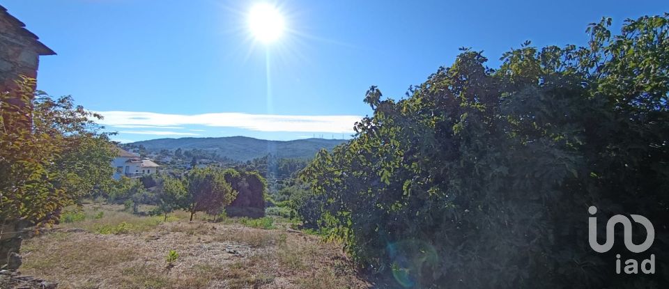 Terreno para construção em Mosteiro de 669 m²