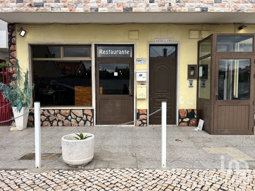 Restaurant in Quinta do Conde of 190 m²