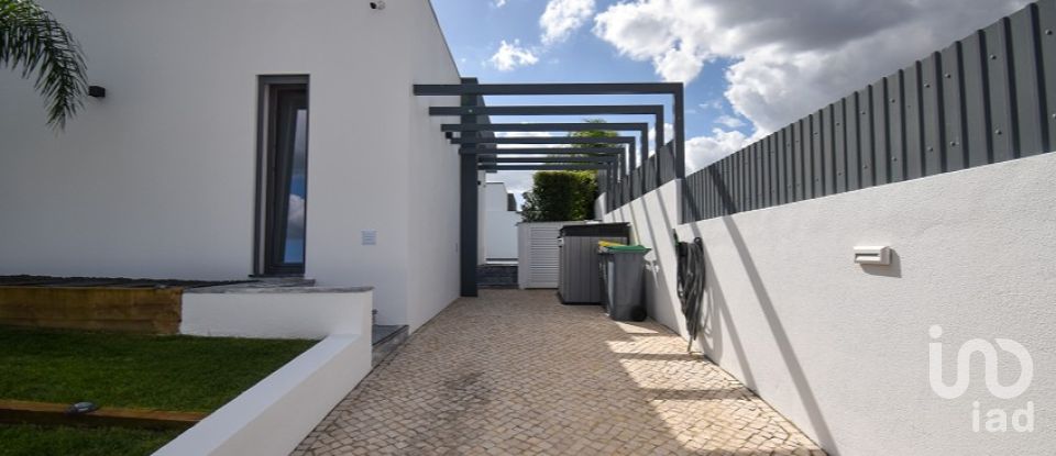 House T4 in Azeitão (São Lourenço e São Simão) of 161 m²