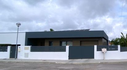 House T4 in Azeitão (São Lourenço e São Simão) of 161 m²