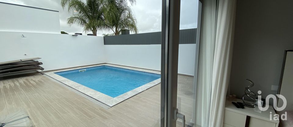 Maison T4 à Azeitão (São Lourenço e São Simão) de 161 m²