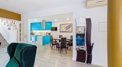 Casa tradicional T4 em Charneca De Caparica E Sobreda de 134 m²