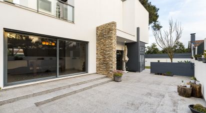 Maison T4 à Charneca De Caparica E Sobreda de 248 m²