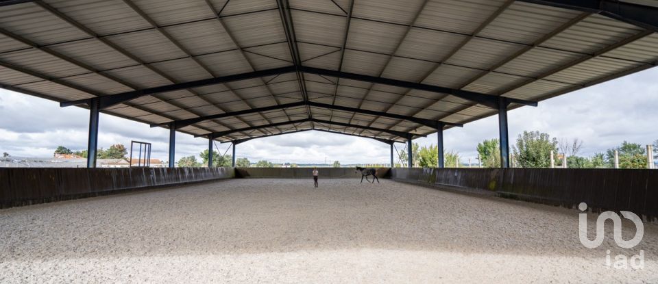 Ferme T10 à Valada de 1 337 m²