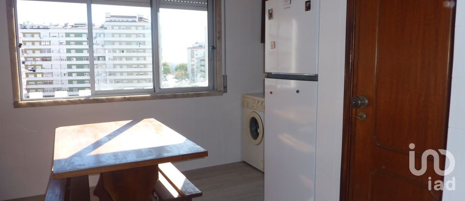 Apartment T3 in Mina de Água of 96 m²