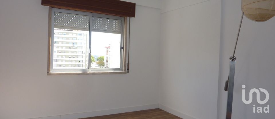 Apartment T3 in Mina de Água of 96 m²