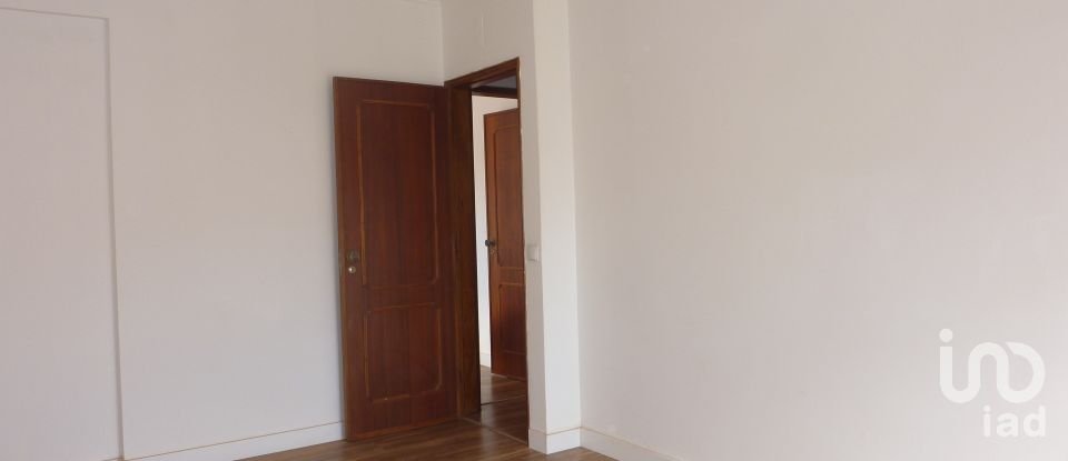 Apartment T3 in Mina de Água of 96 m²