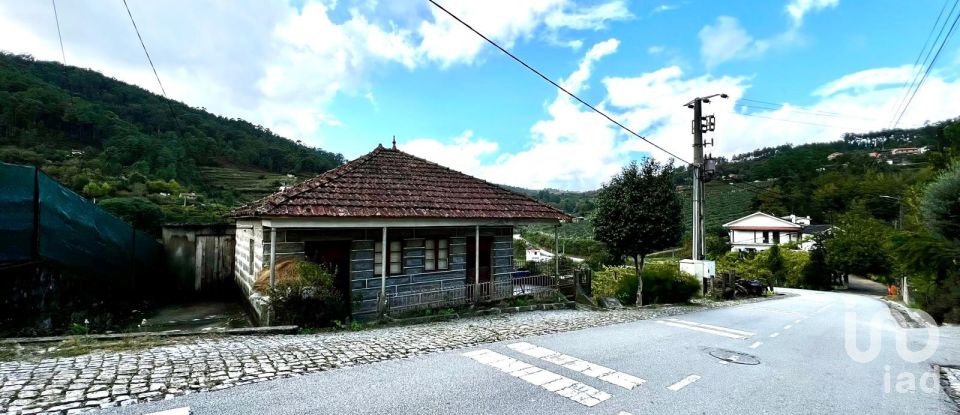 House T3 in Freixo de Cima e de Baixo of 120 m²