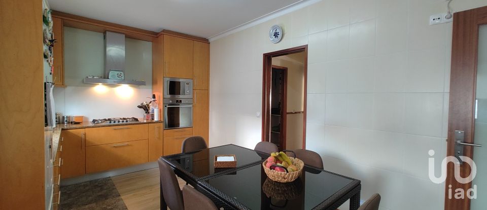 Casa T3 em Areosa de 190 m²