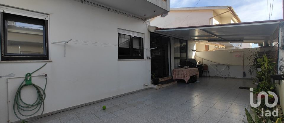 Casa T3 em Areosa de 190 m²