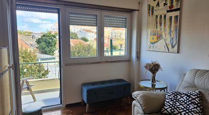 Apartamento T2 em Carcavelos e Parede de 70 m²