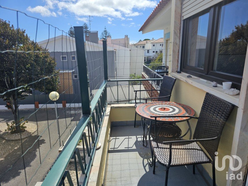 Apartamento T2 em Carcavelos e Parede de 70 m²