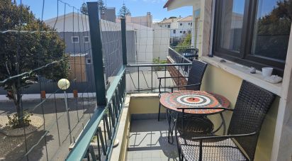 Apartamento T2 em Carcavelos e Parede de 70 m²