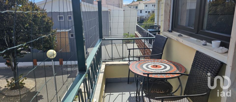 Apartment T2 in Carcavelos e Parede of 70 m²